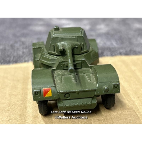 109 - Two Dinky armoured cars no.670, both different shades of green, with ridged hubs, unboxed / AN18