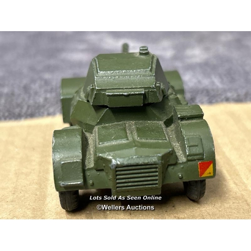 109 - Two Dinky armoured cars no.670, both different shades of green, with ridged hubs, unboxed / AN18