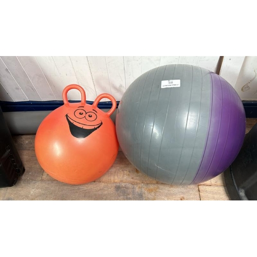 68 - X2 EXERCISE BALLS