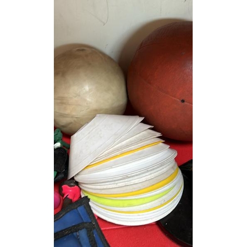 74 - A SHELF OF EXERCISE ITEMS INCL. ASSORTED DUMBELLS, CONES, MEDICINE BALLS ETC.