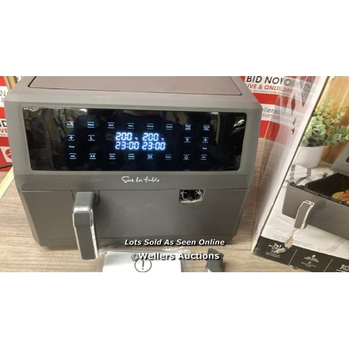 4062 - SUR LA TABLE AIR FRYER WITH X2 3.8L DRAWERS / POWERS UP / SIGNS OF USE / DAMAGED HANDLE PLEASE SEE I... 