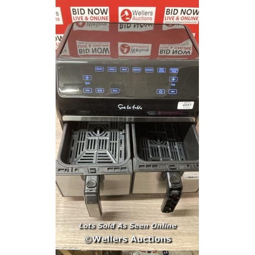 4097 - SUR LA TABLE AIR FRYER WITH X2 3.8L DRAWERS / POWERS UP / SIGNS OF USE / MISSING FRONT OF HANDLE / S... 