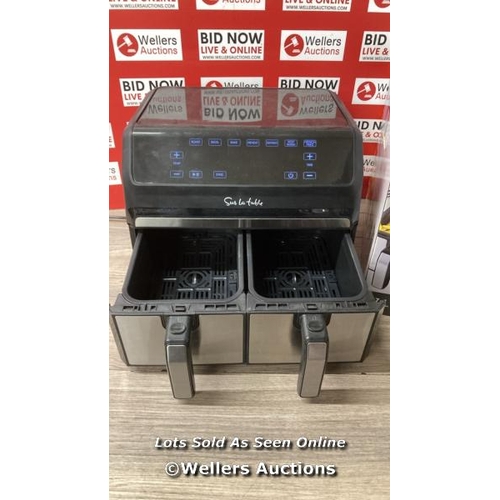 4098 - SUR LA TABLE AIR FRYER WITH X2 3.8L DRAWERS / POWERS UP / SIGNS OF USE / F17