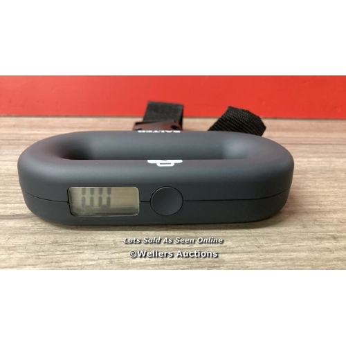 4140 - SALTER DIGITAL LUGGAGE SCALE / POWERS UP / MINIMAL SIGNS OF USE / E9