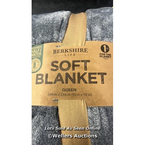 4151 - ECO THREAD BLANKET QUEEN  / APPEARS NEW WITHOUT PACKAGING / E12