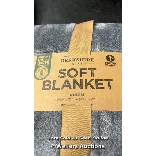 4152 - ECO THREAD BLANKET QUEEN  / APPEARS NEW WITHOUT PACKAGING / E12