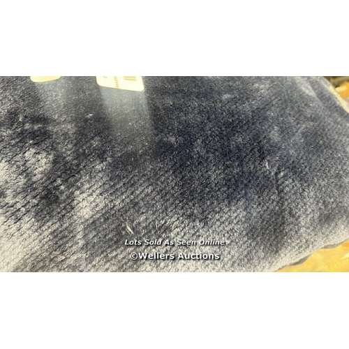 4169 - BERKSHIRE TEXTURED FAUX FUR THROW - 152 X 177 CM / APPEARS NEW WITHOUT PACKAGING / E15