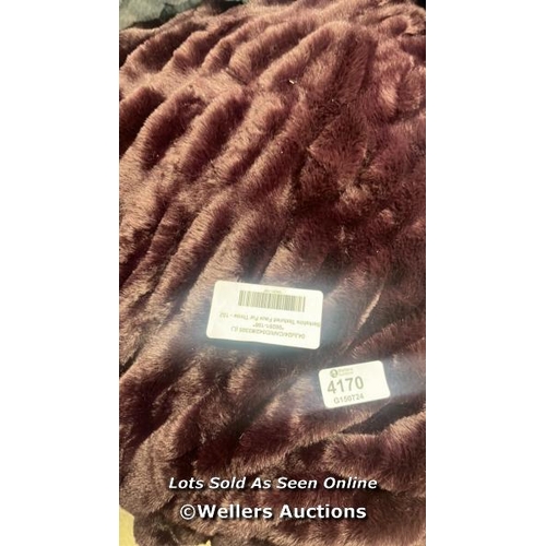 4170 - BERKSHIRE TEXTURED FAUX FUR THROW - 152 X 177 CM / APPEARS NEW WITHOUT PACKAGING / E15