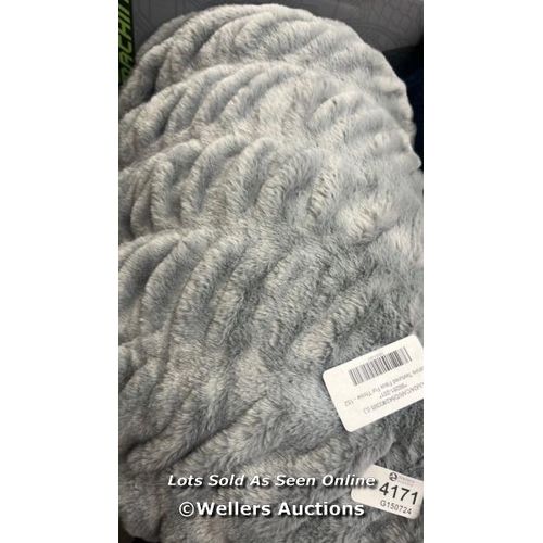 4171 - BERKSHIRE TEXTURED FAUX FUR THROW - 152 X 177 CM / APPEARS NEW WITHOUT PACKAGING / E15