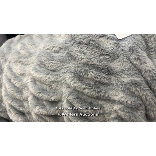 4171 - BERKSHIRE TEXTURED FAUX FUR THROW - 152 X 177 CM / APPEARS NEW WITHOUT PACKAGING / E15