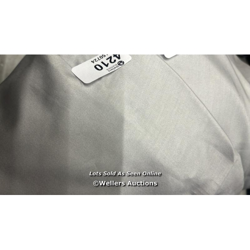 4210 - SANDERSON DOUBLE FITTED SHEETS / MINIMAL SIGNS OF USE / E19