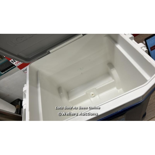 4227 - IGLOO MAX COLD 58 LITRE ROLLER COOL BOX / MINIMAL SIGNS OF USE / W2