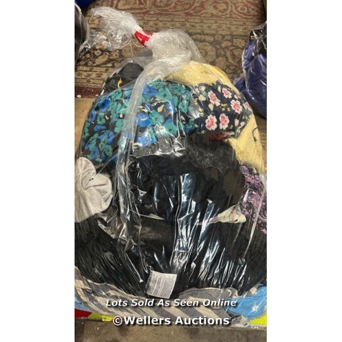 4555 - BAG OF LADIES CLOTHES