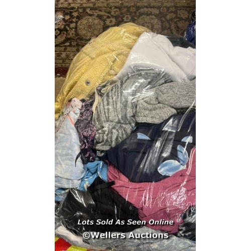 4555 - BAG OF LADIES CLOTHES