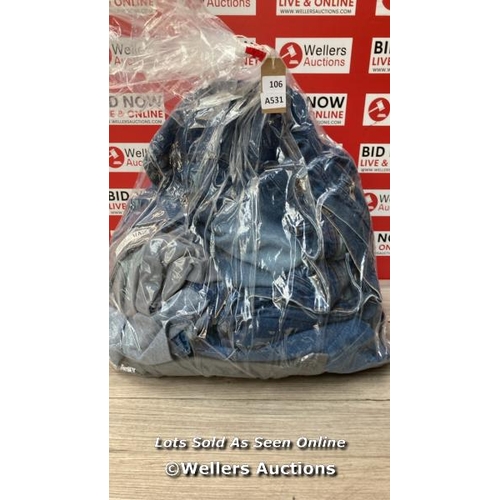 4560 - BAG OF JEANS