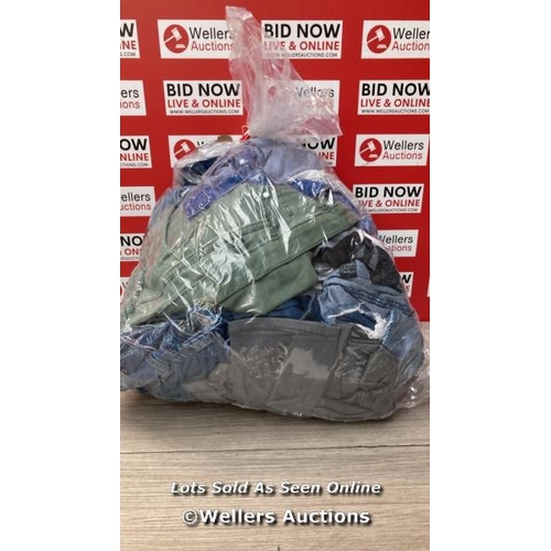 4560 - BAG OF JEANS