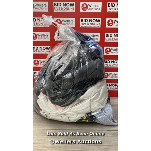 4561 - BAG OF CHILDREN'S CLOTHES