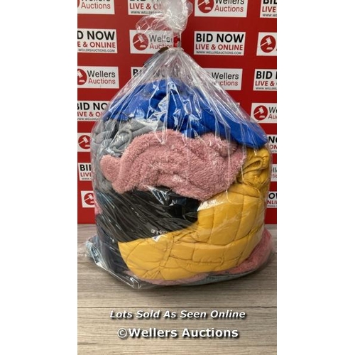 4566 - BAG OF CHILDREN'S CLOTHES