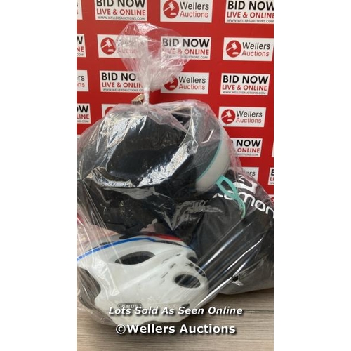 4574 - BAG OF BIKE HELMETS