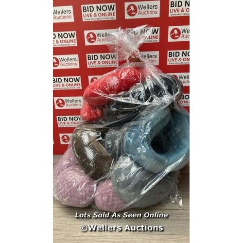 4580 - BAG OF TRAVEL PILLOW