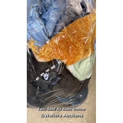 4598 - BAG OF CHILDREN CLOTHES