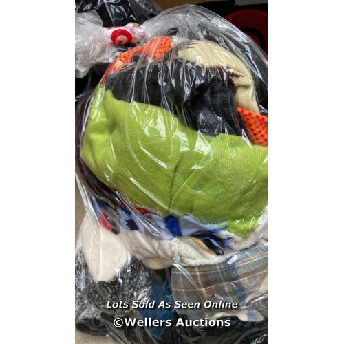 4600 - BAG OF SCARVES AND HATS