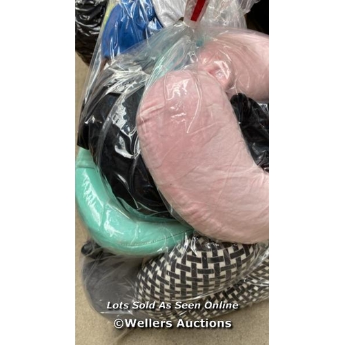 4602 - BAG OF TRAVEL PILLOW