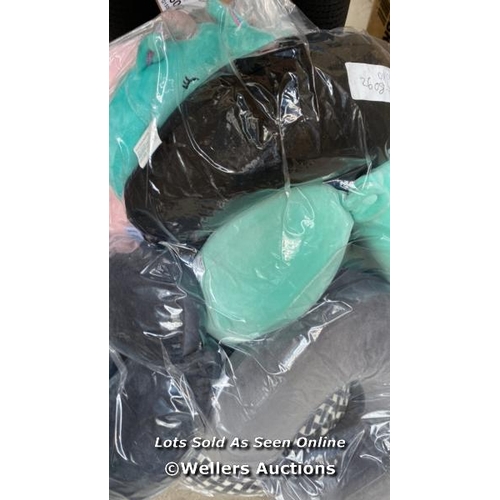 4602 - BAG OF TRAVEL PILLOW