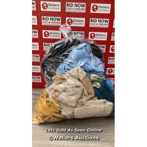 4606 - BAG OF CHILDREN'S CLOTHES