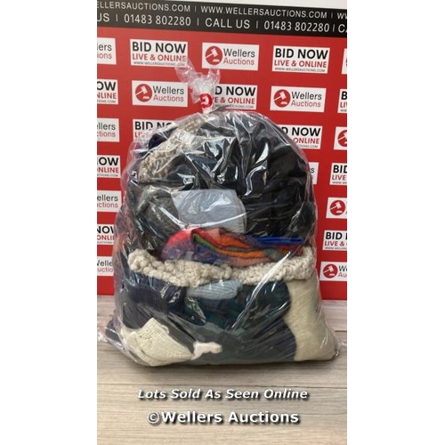 4638 - BAG OF SCARVES AND HATS