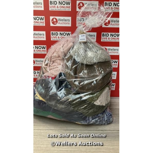 4643 - BAG OF SCARVES AND HATS