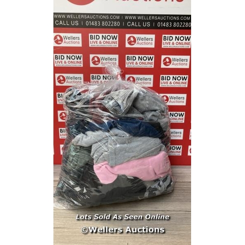 4648 - BAG OF SPORTSWEAR