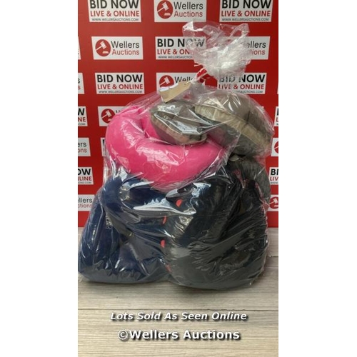 4653 - BAG OF TRAVEL PILLOWS