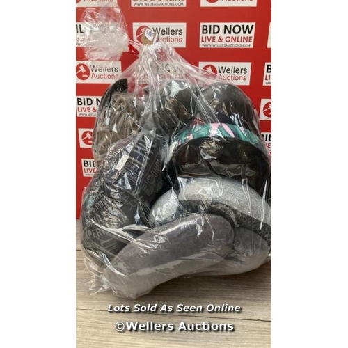 4655 - BAG OF TRAVEL PILLOWS