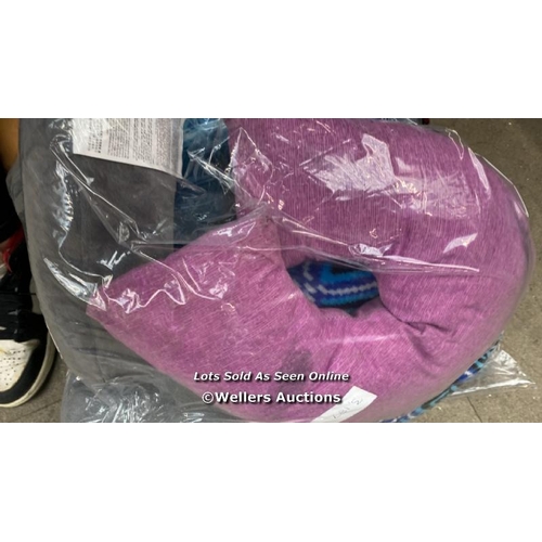 4664 - BAG OF TRAVEL PILLOWS