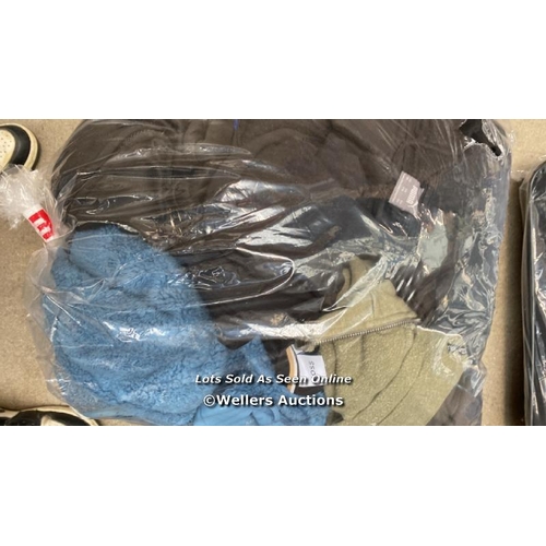 4672 - BAG OF COAT AND JACKETS