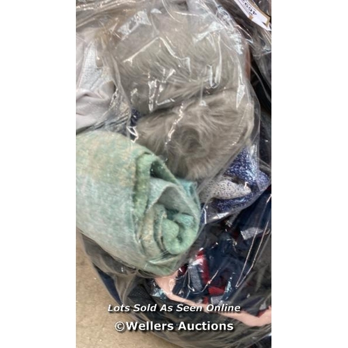 4692 - BAG OF SCARVES AND HATS