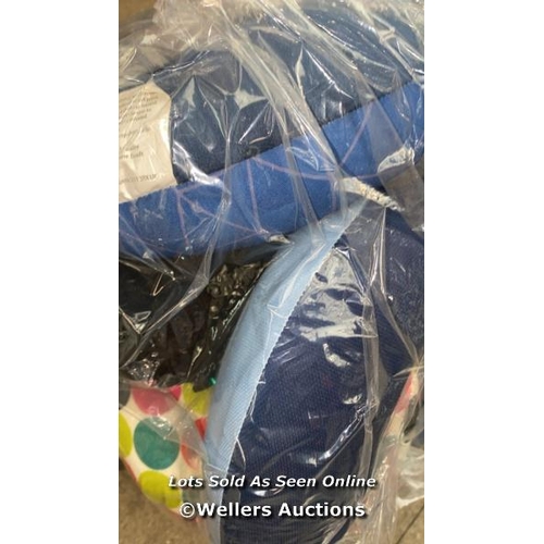 4693 - BAG OF TRAVEL PILLOW