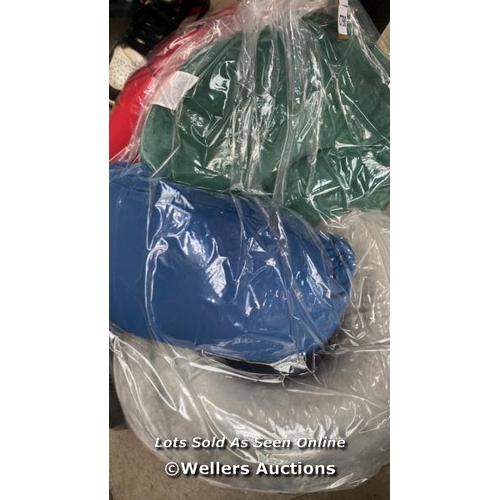 4695 - BAG OF TRAVEL PILLOW