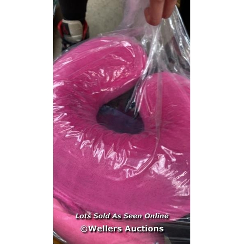 4696 - BAG OF TRAVEL PILLOW