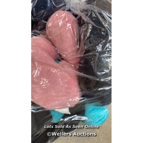 4697 - BAG OF TRAVEL PILLOW