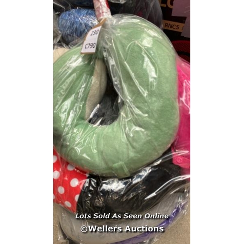 4702 - BAG OF TRAVEL PILLOW