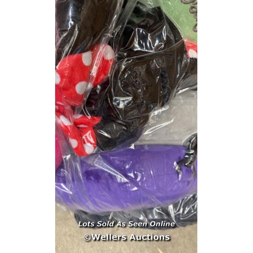 4702 - BAG OF TRAVEL PILLOW