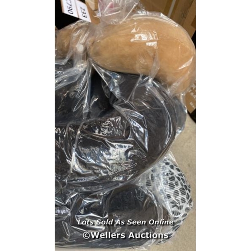 4703 - BAG OF TRAVEL PILLOW