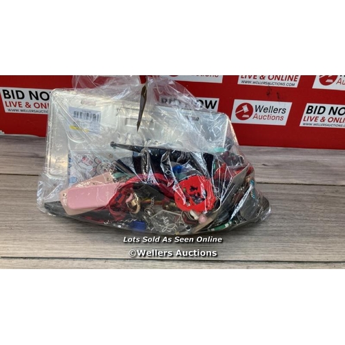 4741 - BAG OF KEY RINGS