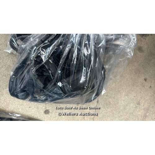 4757 - BAG OF HEADPHONE BOSE