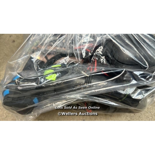 4759 - BAG OF HEADPHONE INCL BOSE