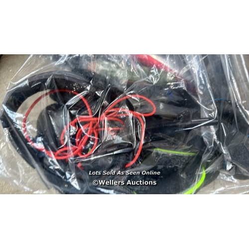 4759 - BAG OF HEADPHONE INCL BOSE