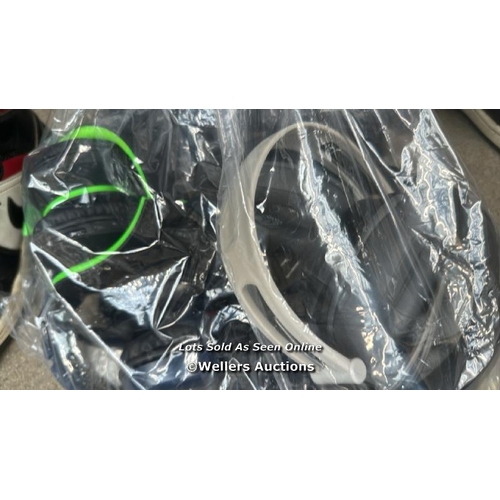 4763 - BAG OF HEADPHONE INCL JVC