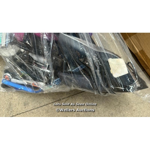 4767 - BAG OF BAG OF SHAVERS